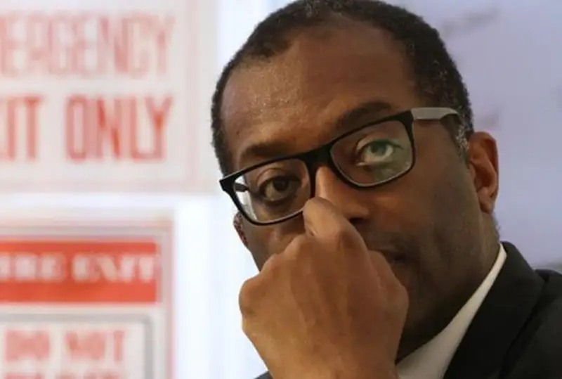 Министр финансов Британии Кваси Квартенг уволен на фоне сильного волнения на рынках