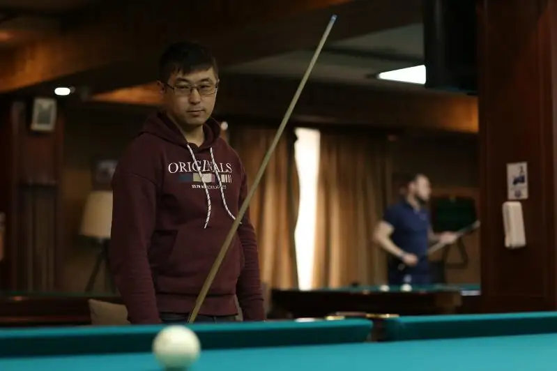 Турнир по бильярду среди работников СМИ проходит в Алматы