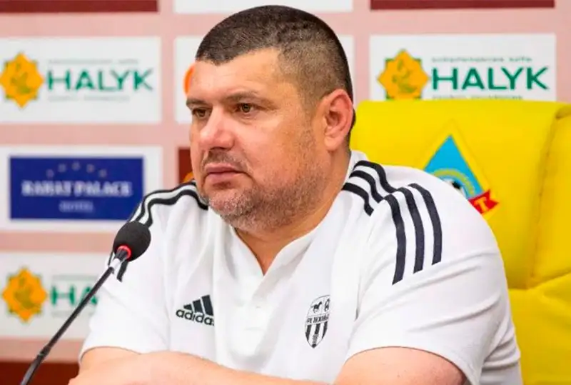 «Aqjaıyq» fýtbol klýbynyń bas bapkeri ornynda qalatyn boldy