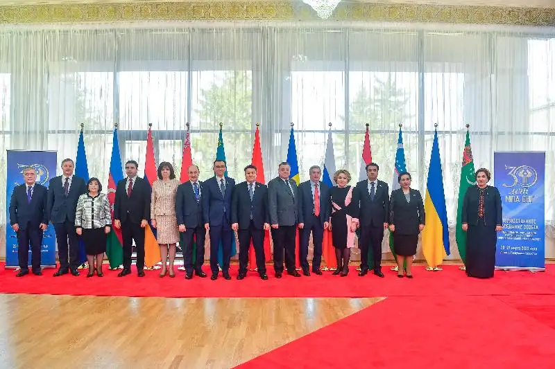 Маулен Ашимбаев провел переговоры с главами парламентских делегаций стран СНГ