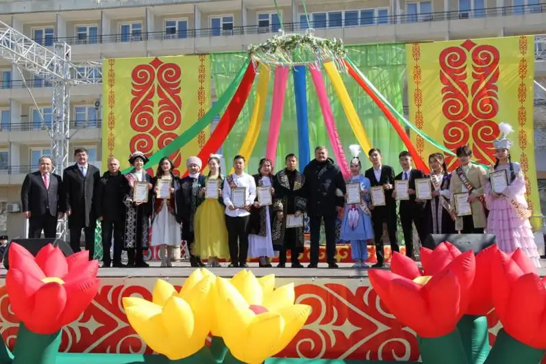Обладателей званий «Наурыз Аруы» и «Наурыз Султаны» объявили на праздновании в Байконуре