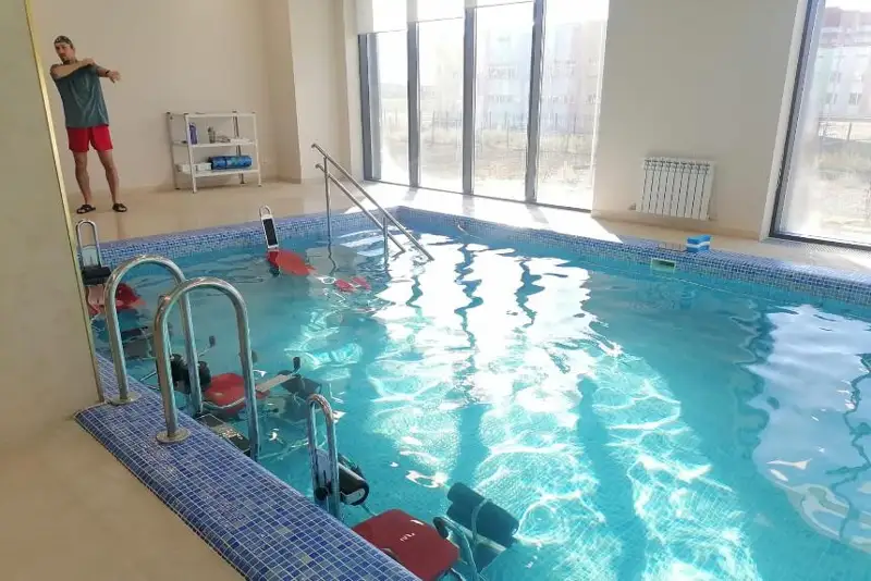 Бассейн с подводным оборудованием помогает в реабилитации пациентов в Кокшетау