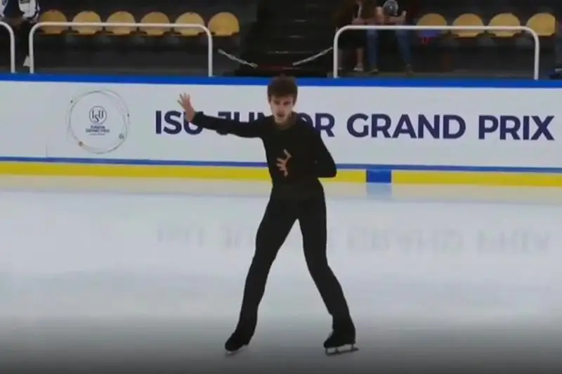 فرانسۋز مانەرلەپ سىرعاناۋشىسى ديماشتىڭ قازاق تىلىندەگى انىنە بيلەدى - ۆيدەو