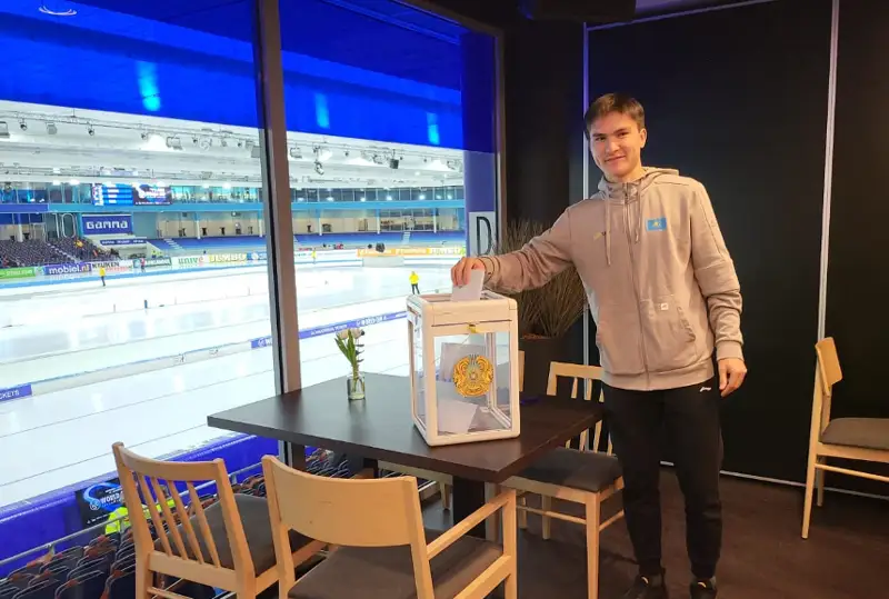 Казахстанские конькобежцы проголосовали в Гааге