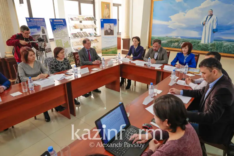 الماتىدا ءال- فارابي مەن ابايدىڭ مەرەيتويلارىنا ارنالعان دوڭگەلەك ۇستەل ءوتتى