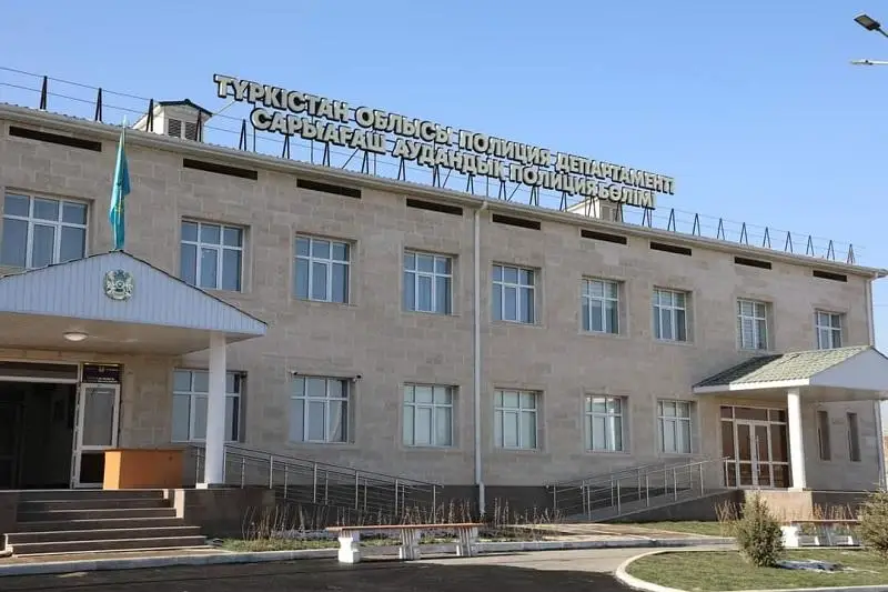 Собака помогла обнаружить наркотики у иностранца на границе в Туркестанской области