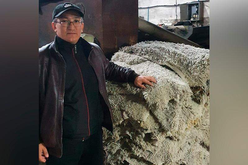 Өте арық жопа және үлкен мүшесі бейне