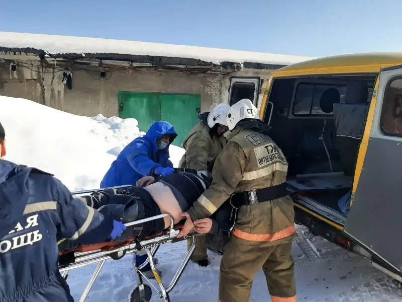 Rıdderde jertólege qulap ketken er adam qutqaryldy