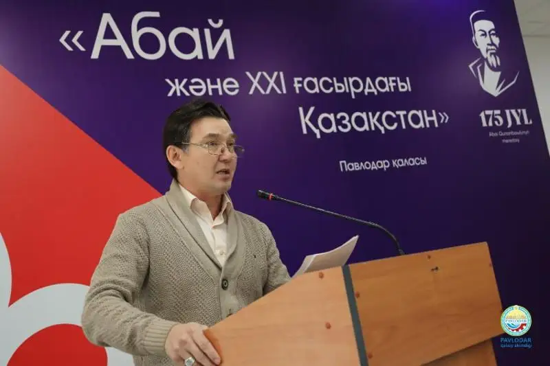 اباي كوپتەگەن ۇرپاقتاردىڭ رۋحانيلىعىن قالىپتاستىرۋعا باعا جەتپەس ۇلەس قوستى - دوڭگەلەك ۇستەل