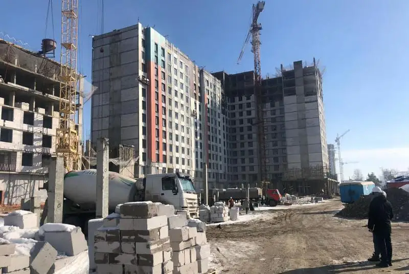 Из-за нарушения требований безопасности приостановлена работа башенного крана в столице