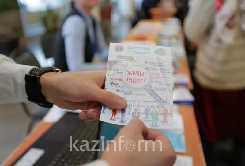 Jumys kúshi tapshy aımaqtarǵa qonys aýdarǵandardy eńbekpen qamtý qıyn - mınıstr