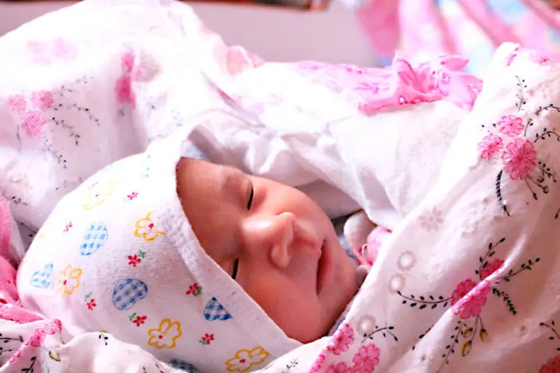 دارىگەرلەر بالانى قاي جاستا تۋعان دۇرىس ەكەنىن ايتتى