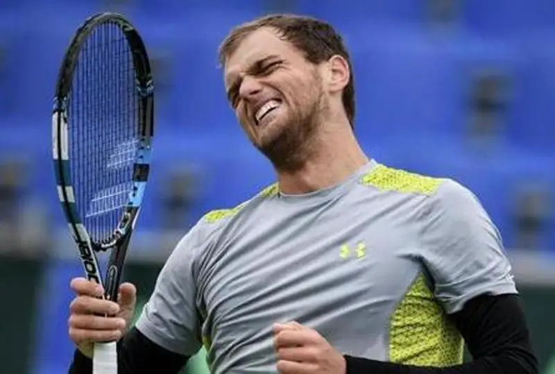 Казахстанский теннисист Недовесов не сумел выйти в финал турнира в Бастаде