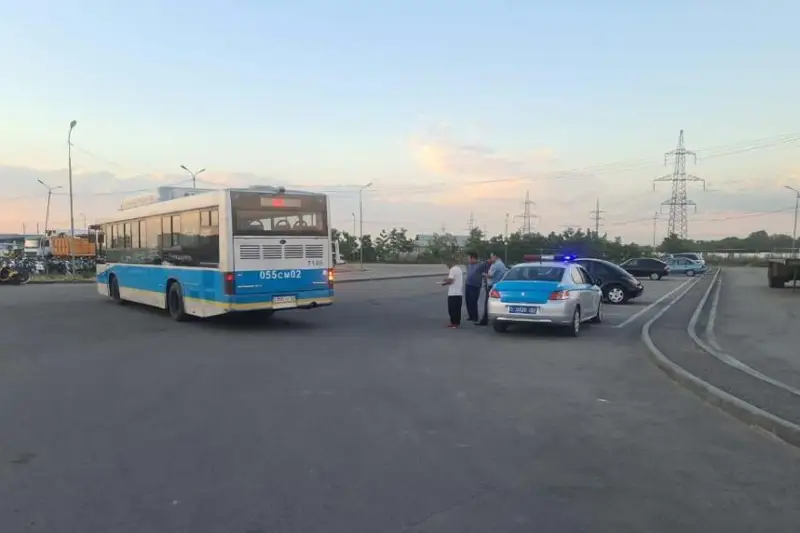 Водителя автобуса задержали с поддельными правами в Алматы