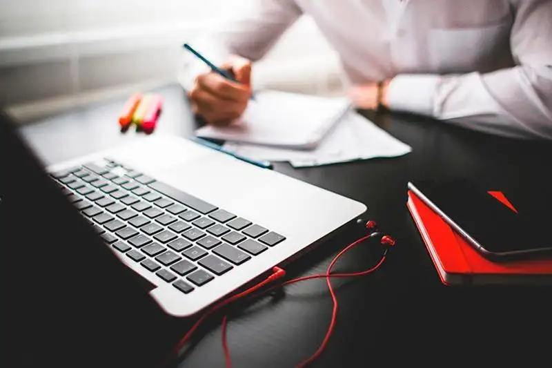 شەتەلدىك پروفەسسور قازاقستاندىق دارىگەرلەردىڭ سۇراعىنا جاۋاپ بەردى