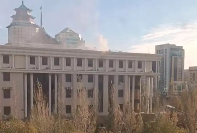 Пожар произошел в здании Минобороны РК