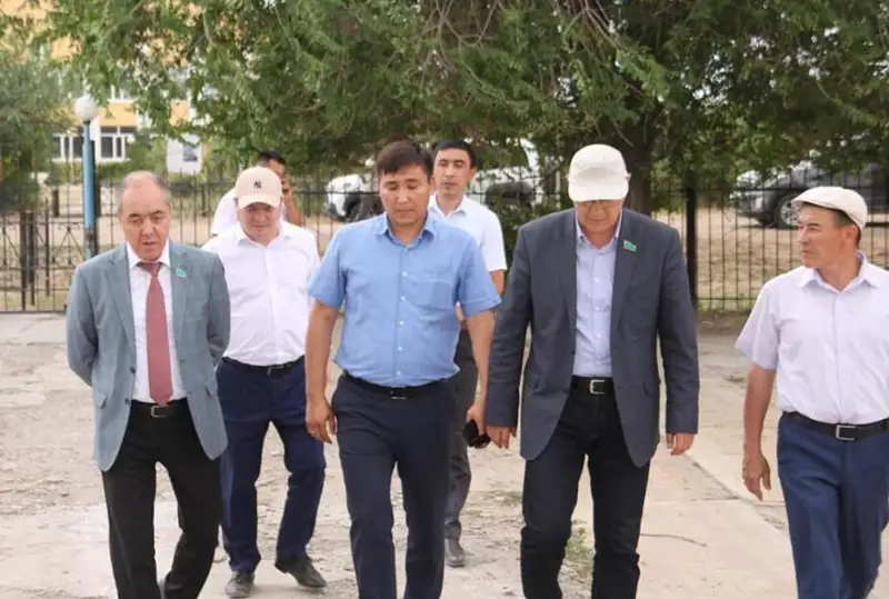 Сенатор Нариман Турегалиев встретился с жителями Бокейординского района ЗКО