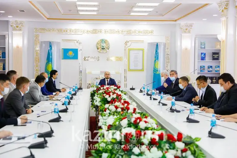 داۋرەن ابايەۆ: التىن وردا مەدرەسەلەرى ءدىن مەن عىلىمدى قاتار وقىتقان