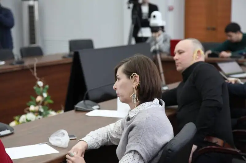 Необычный перформанс устроили экозащитники при встрече с руководством «АрселорМиттал Темиртау»