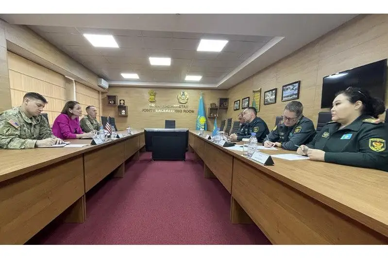 Зарубежная делегация посетила Центр миротворческой подготовки в Алматы