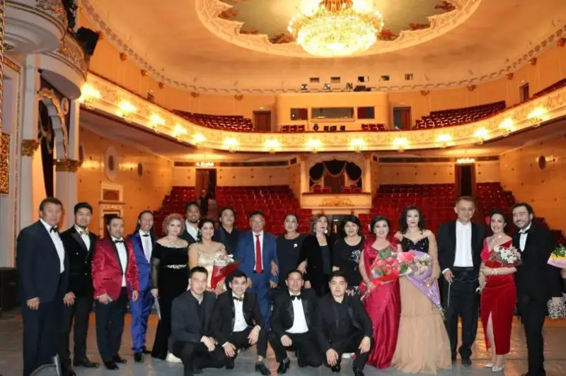 Казахстанские артисты с успехом выступили в Узбекистане и Кыргызстане