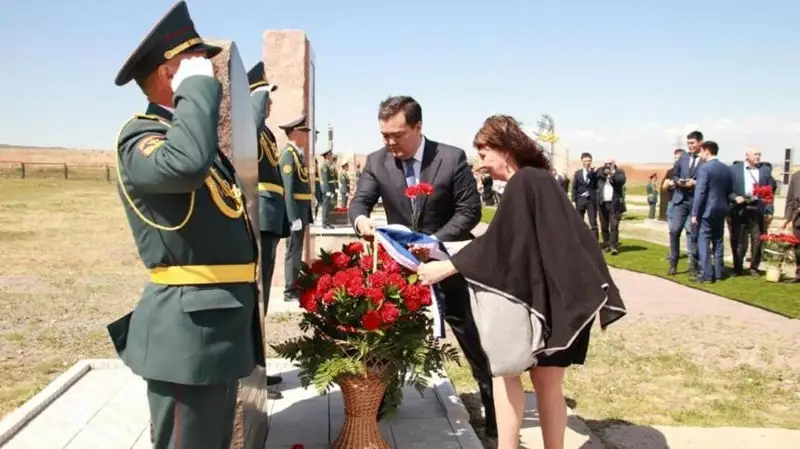 Митинг-реквием прошел в Спасском мемориальном комплексе в Караганде