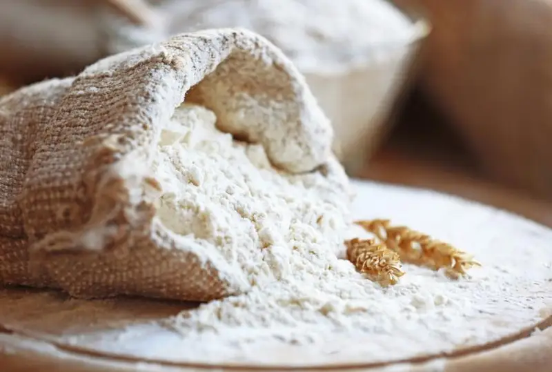 Дефицита муки нет и не будет - глава Минсельхоза