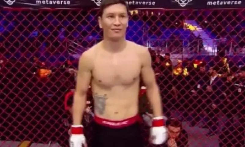 Казахстанский боксер выиграл дебютный бой в ММА