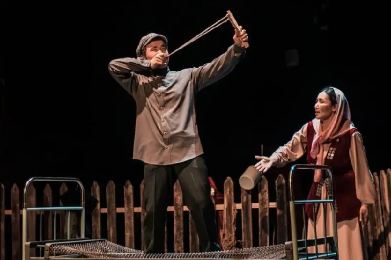 ەلوردادا ورالحان بوكەيدىڭ «اۋىل حيكايالارى» سپەكتاكلىنىڭ پرەمەراسى وتەدى