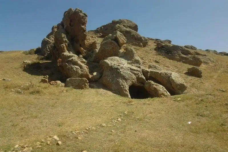 جۋالىداعى «شاقپاق اۋليە» ۇڭگىرىنىڭ سىرى نەدە؟