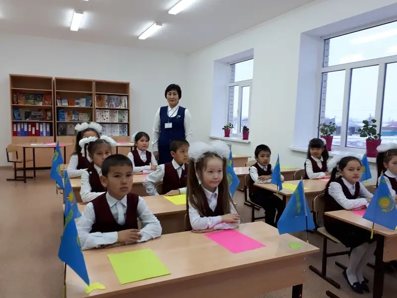 Бердібек Сапарбаев оқушыларға әкім болудың жолын айтып берді