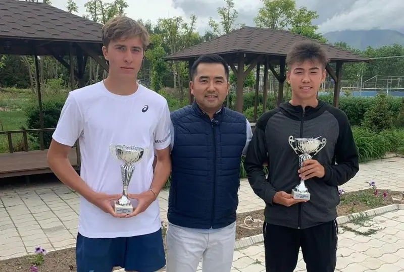 Теннисист Данир Калдыбеков завоевал золото международного юниорского турнира