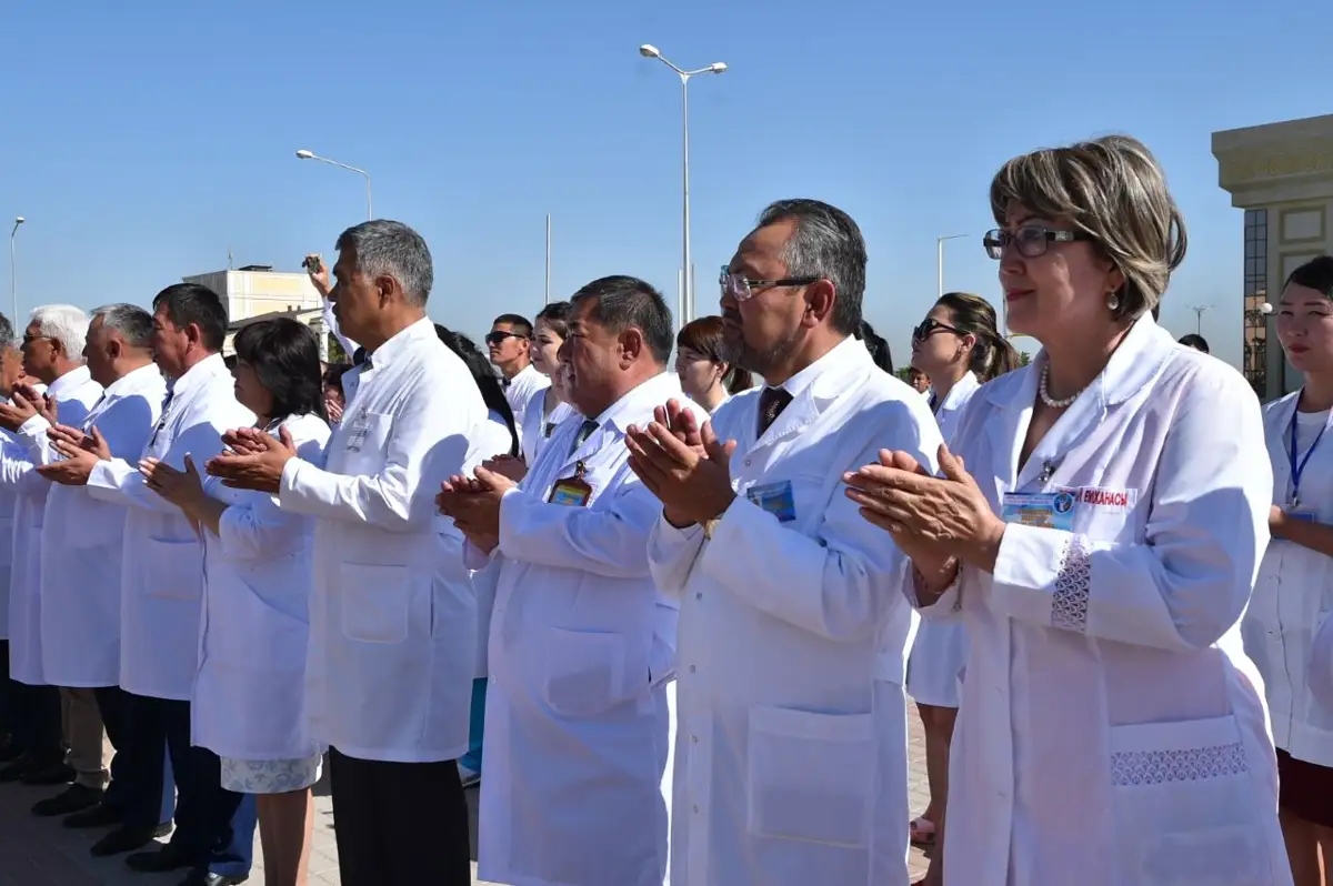 ОҚО медицина қызметкерлеріне 29 автокөліктің кілті тапсырылды