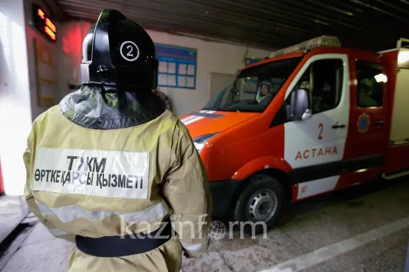 В Павлодаре пожары на дачах помогает тушить поезд