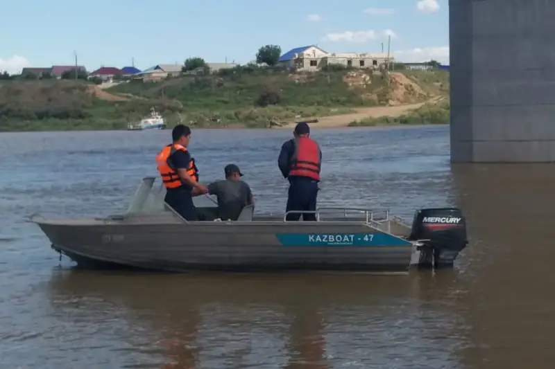 Atyraý oblysynda eki kún buryn Jaıyqqa batqan 9 jasar jasóspirim tabylmaı jatyr