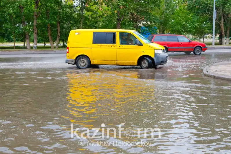 Almaty kóshelerin sý basý máselesi qalaı sheshiledi