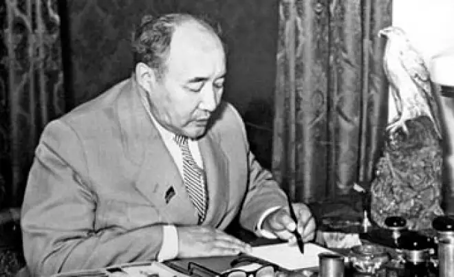 اباي مەن اۋەزوۆ كەزدەسكەن بە؟