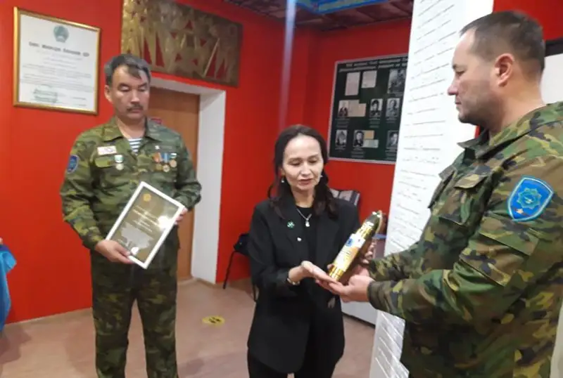 Капсулу с землей с могилы Героя Советского Союза передали в музей Павлодара