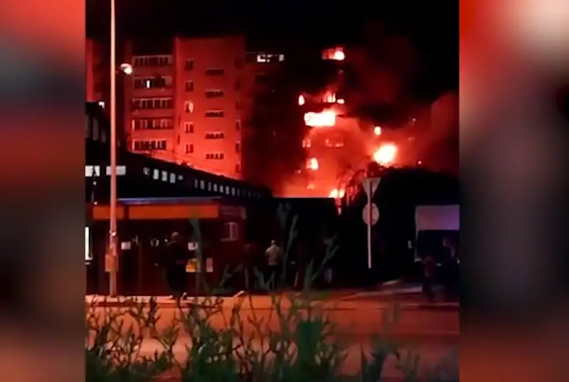 Самолет упал на жилой дом в Ейске