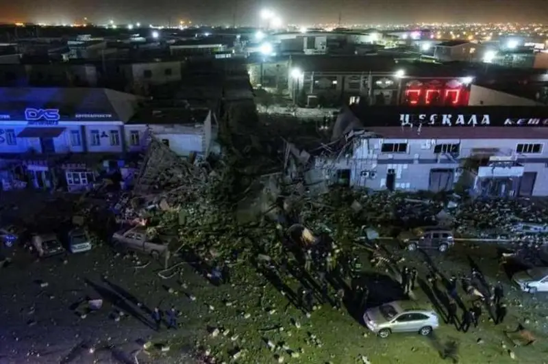 اقتاۋداعى جارىلىس: عيماراتتا ادام بولماعان، 11 اۆتوكولىك جارامسىز بولىپ قالدى