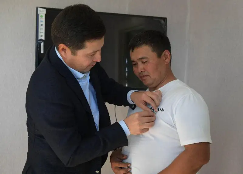 Спас людей из горящего авто: павлодарца наградили за героический поступок