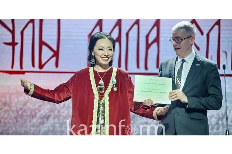 Жыршы Ұлжан Байбосыноваға Францияның ордені табыс етілді