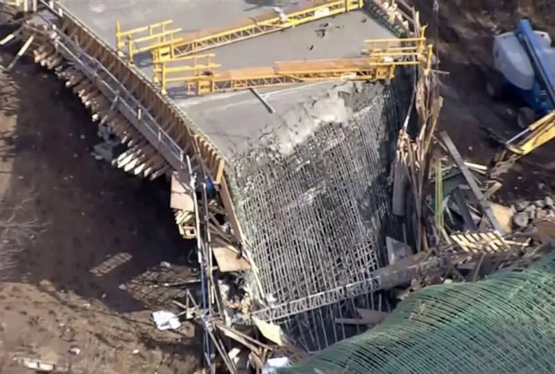 Один человек погиб и трое пострадали при обрушении моста в Миссури