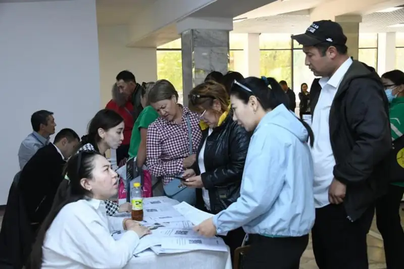 Около 2 тысяч мест представили работодатели на ярмарке вакансий в Астане