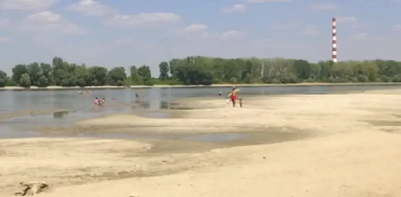 Жара в Европе: Дунай можно перейти вброд