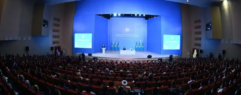 Shymkettegi birqatar azamat memlekettik marapatqa ıe boldy