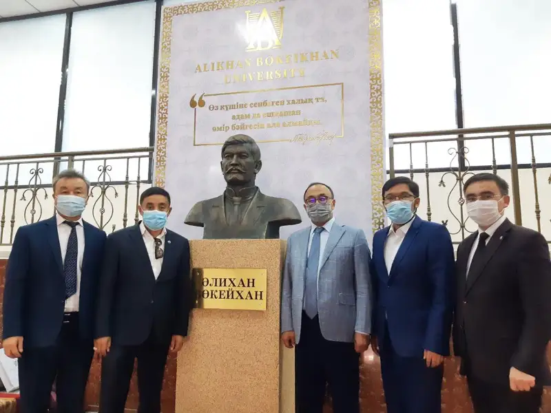 ءاليحان سەمەيگە ورالدى