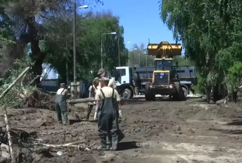 Сто военнослужащих ликвидируют последствия оползня в Алматинской области