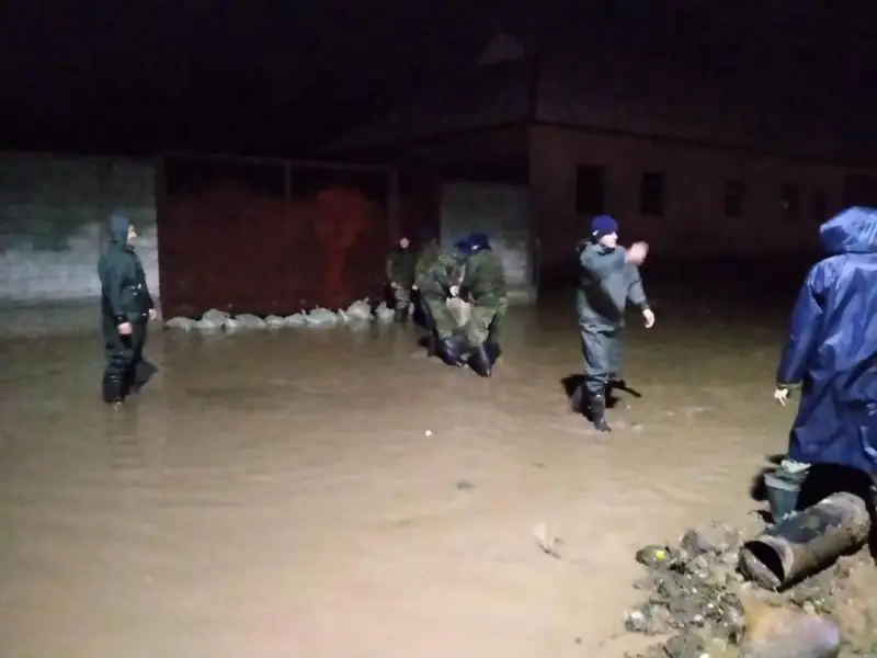 Túrkistan oblysynda bir aýyldy sý basyp jatyr