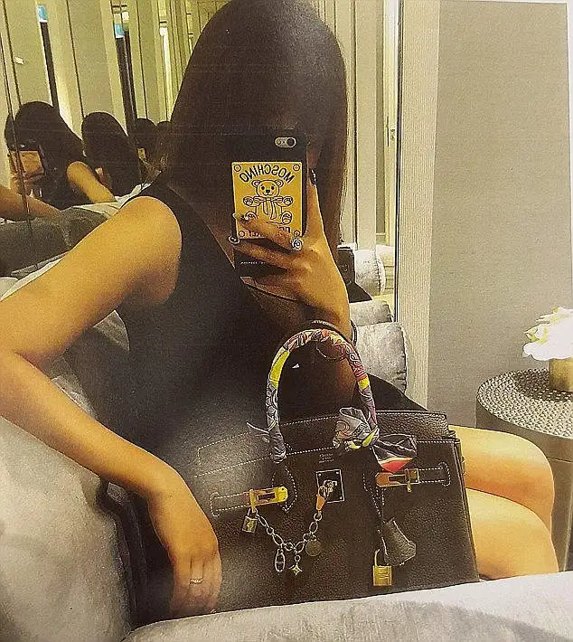 3B517E7700000578-4027270-Ms_Lee_is_pictured_with_a_designer_handbag_and_Moschino_sticker_-a-14_1481594098160